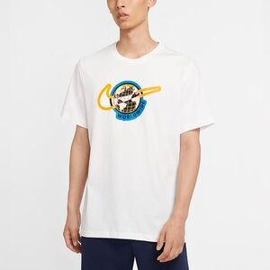 Like New Nike Sportswear Men's Worldwide Crest White T-Shirt, Size Medium